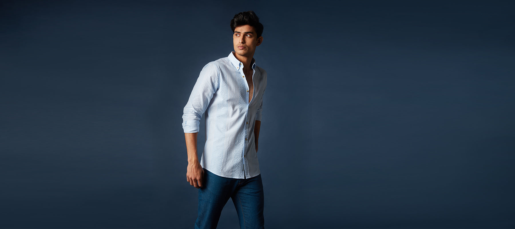 How To Wear A Dress Shirt & Jeans Combo (2023 Men's Guide)
